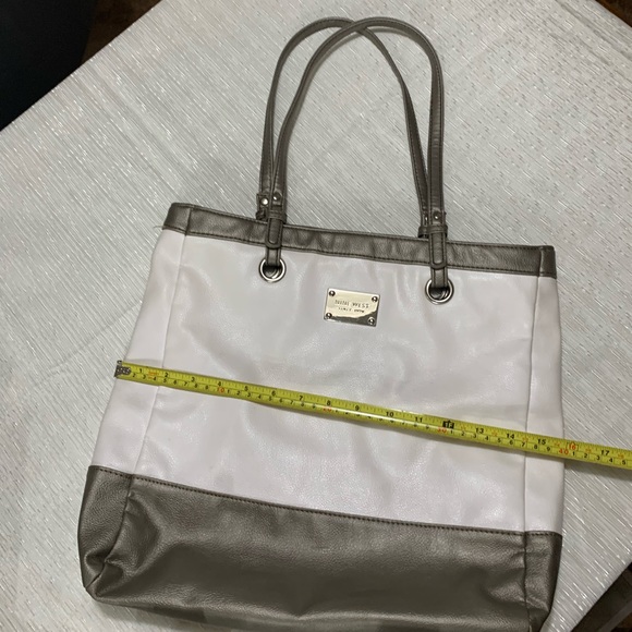 9 West Tote like new. - Picture 5 of 9